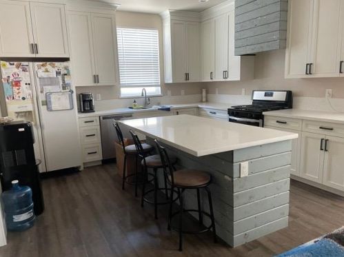 215 Locust Ave, Ripon, CA 95366-2414