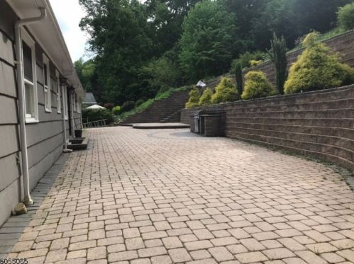 345 Forest Hill Way, Mountainside, NJ 07092-1328