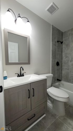 3260 Creekwood Dr, Rex GA  30273-2121 exterior