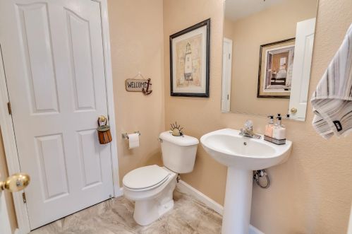 1746 Fir Dr, Los Banos CA 93635-5236 exterior