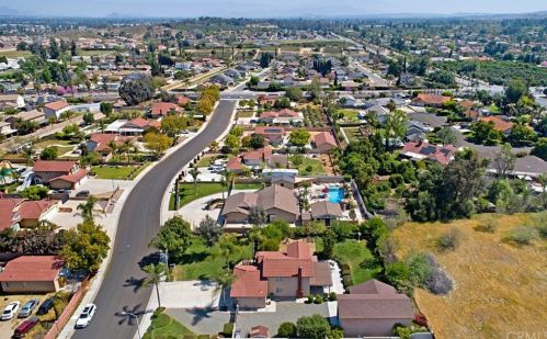 11109 Middleborough Rd, Riverside CA  92503-5814 exterior