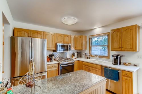 237 Maple Ave, Villa Park, IL 60181-2273