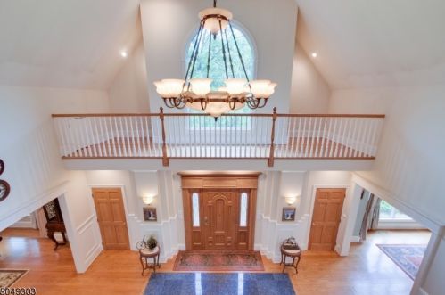 4 Fieldview Ln, Califon, NJ 07830-3031
