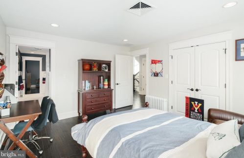 415 Washington Ave, Tavistock NJ 08033-3340 exterior