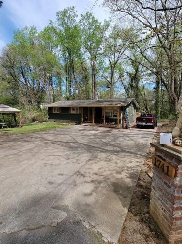 1741 Olive Springs Rd, Marietta, GA 30060-4305