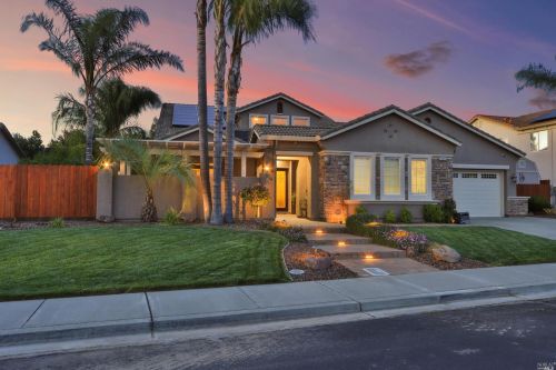 1037 Fountain Grove Dr, Vacaville, CA 95688-8756