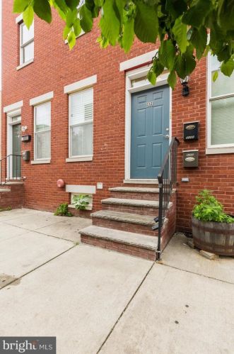 909 19th St, Philadelphia PA  19146-2636 exterior