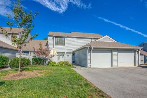 2408 Post Oak Rd, Salem, VA 24153-7487