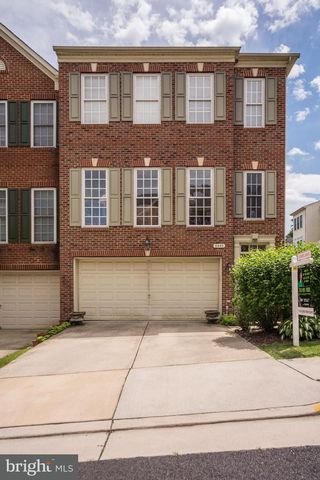 8440 Chaucer House Ct, Lorton, VA 22079-5009