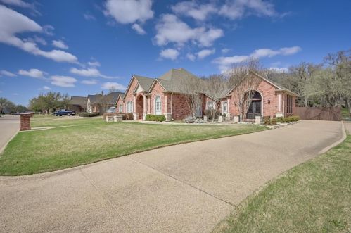 1511 Cannon Gate Dr, Midlothian, TX 76063-3852