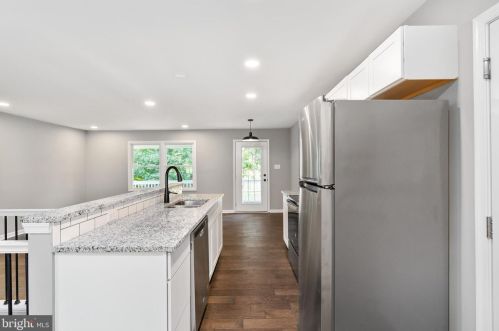 14676 Alps Dr, Woodbridge VA  22193-3322 exterior