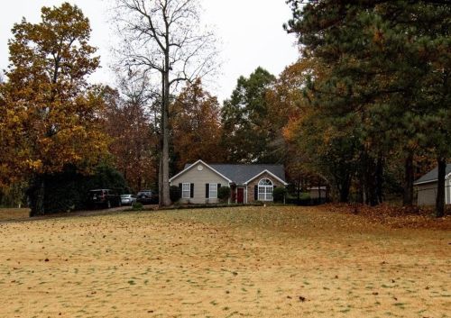 605 Freeman Dr, Porterdale, GA 30016-8960