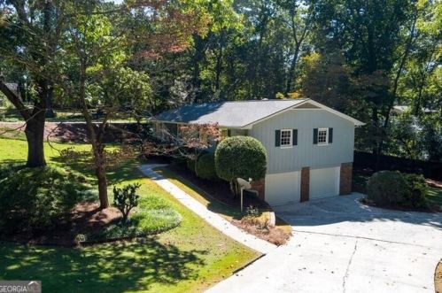 2696 Earl Dr, Marietta, GA 30062-1523