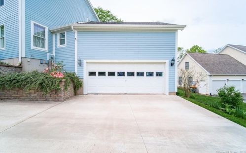 20 Brookview Ln, Middletown, CT 06457-2118