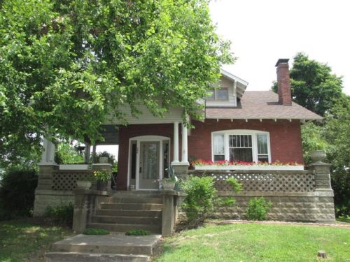 206 5th St, Baldwin, IL 62217-1109