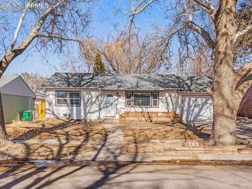 1209 Horseshoe Dr, Pueblo, CO 81001-2029