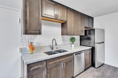 1211 Mariposa Ct, Vista CA  92084-3445 exterior