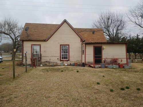 302 Maple St, Whitewright TX 75491-2616 exterior