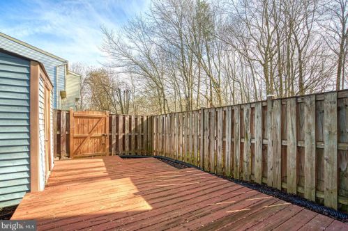 8359 Bark Tree Ct, Springfield VA  22153-3832 exterior