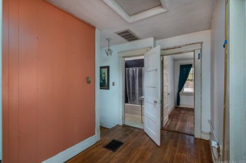 32 Bretton Rd, Middletown CT  06457-4112 exterior
