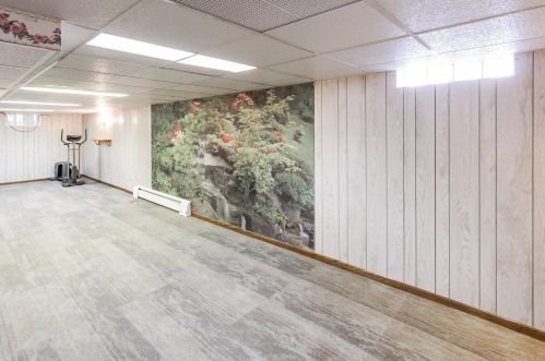 2126 Hillview Rd, Saint Paul MN  55112-1224 exterior