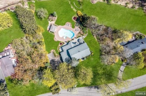 7 Evergreen Dr, Upper Saddle River, NJ 07458-1810