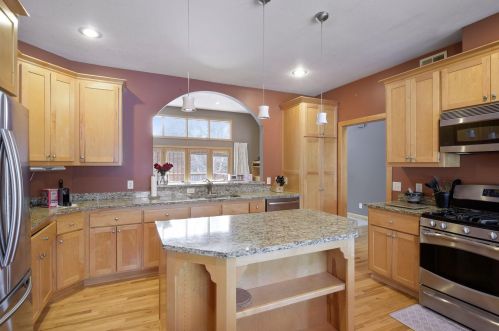 2479 Grey Eagle Cir, Saint Paul MN  55129-6221 exterior