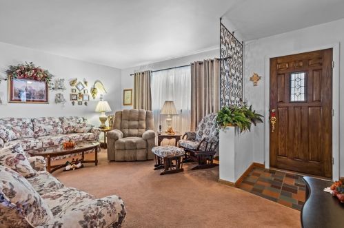 153 George St, Rochester, PA 15074-2423