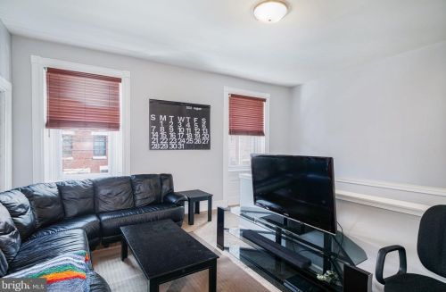 922 4 St, Philadelphia PA 19147-4104 exterior