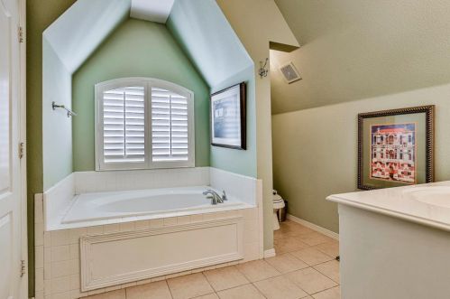 8216 Bridge St, Fort Worth TX 76103-1350 exterior