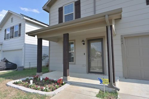 1544 Chama Dr, Fort Worth TX  76119-2666 exterior