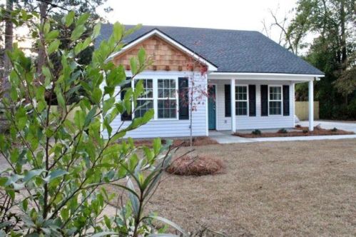 406 Parrish Ln, Adel, GA 31620-5928