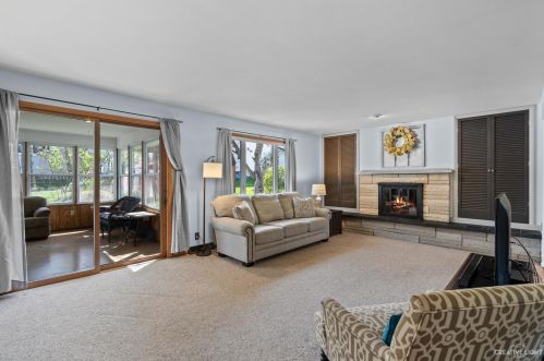 620 Loomis St, Sycamore, IL 60178-1311