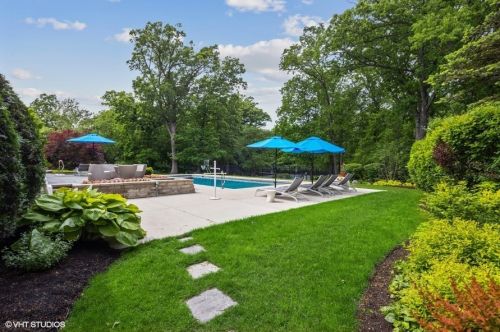 11300 79th St, Willowbrook IL  60527-5107 exterior