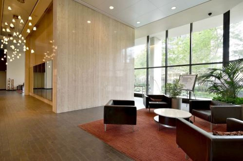 1560 Sandburg Ter, Chicago IL  60610-1313 exterior