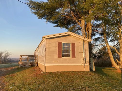 260 Main Rd, Bradford, ME 04410-3328
