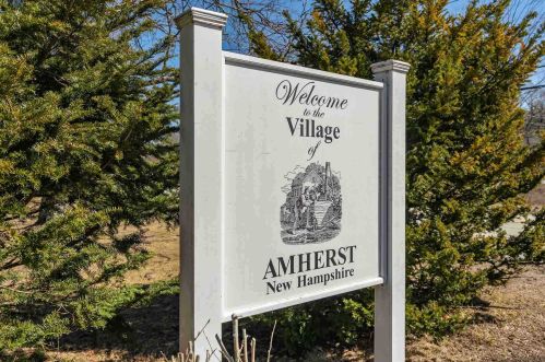 135 Amherst St, Amherst NH  03031-3024 exterior