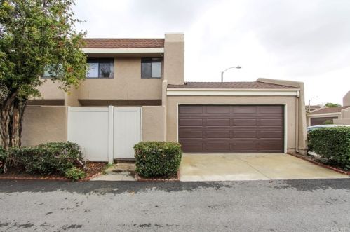7671 College Dr, Stanton, CA 90680-1539