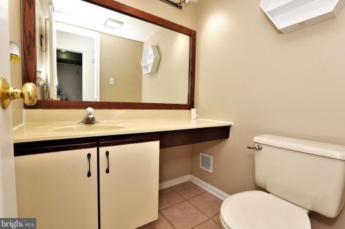 24 Dorset Ct, Princeton NJ  08540-7054 exterior