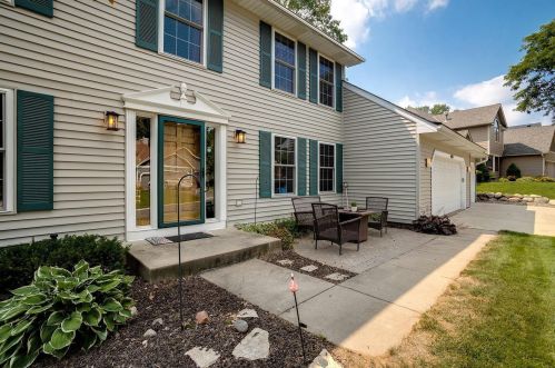 1418 Appaloosa Trl, Saint Paul, MN 55122-3820