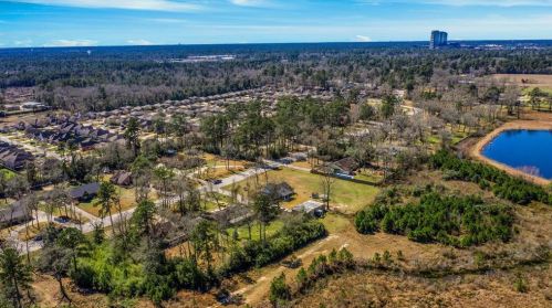 1100 Chateau Wood Pkwy Dr, Conroe TX  77385-9773 exterior