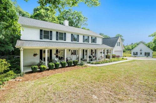 762 Thompson Ln, Loganville, GA 30052-4416