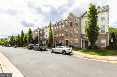 7018 Little Thames Dr, Gainesville, VA 20155-4009