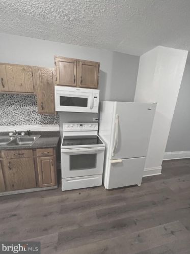 1245 Bailey St, Harrisburg, PA 17103-2213