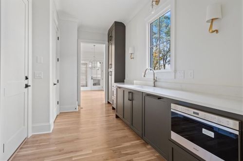 679 Moores Mill Rd, Atlanta GA  30327-0015 exterior