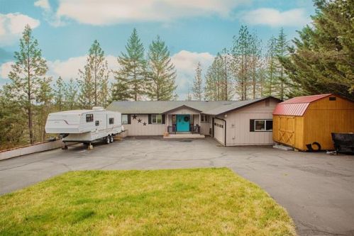 357 October Ln, Merlin, OR 97532-9707