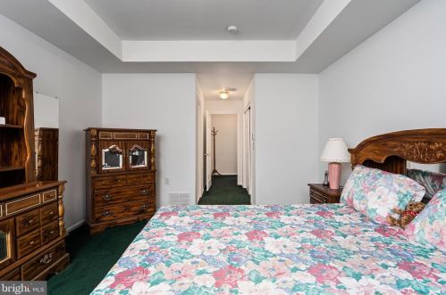 117 Meadowlark Dr, Trenton NJ  08690-3547 exterior