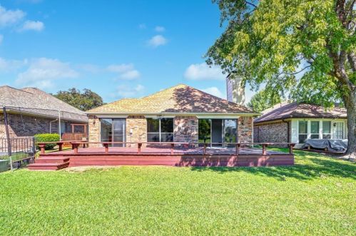 2817 Laurel Oaks Dr, Garland TX  75044-6944 exterior