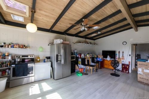 1712 Kapalama Ave, Honolulu HI  96817-1810 exterior