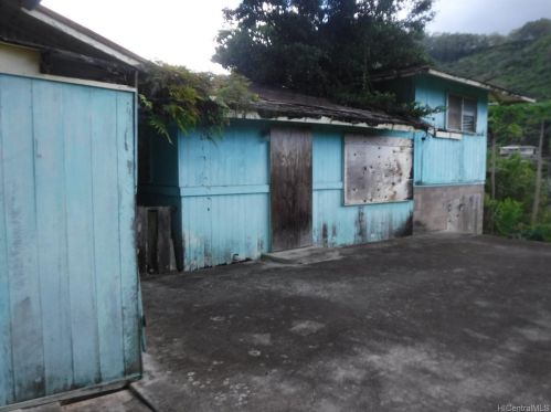 3021 Holua Way, Honolulu HI  96819-2916 exterior